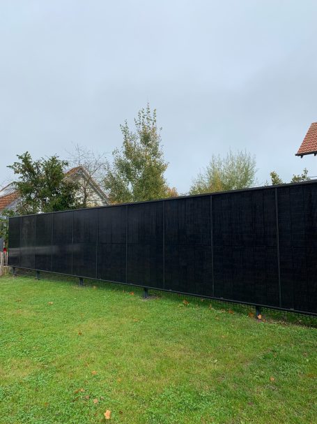 Photovoltaikzaun der Sichtschutz bietet Schöner Sichtschutzzaun um eine Terrasse